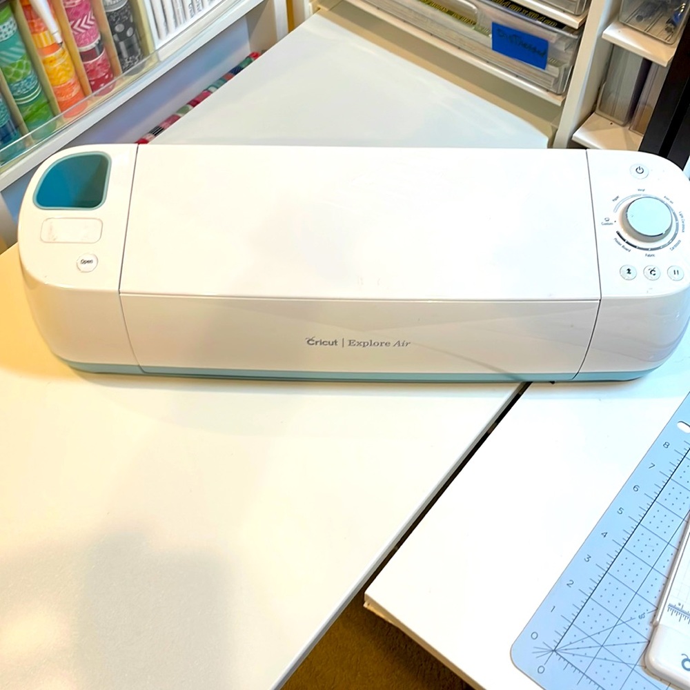 Cricut explore air plus free brand new standard grip mats (2)
